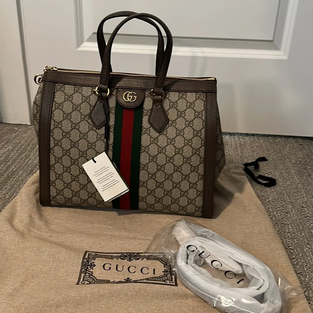 Authentic Gucci Handbag.. - Picture 4 of 4
